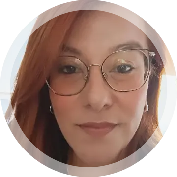 Alternative portrait of Carolina Naranjo